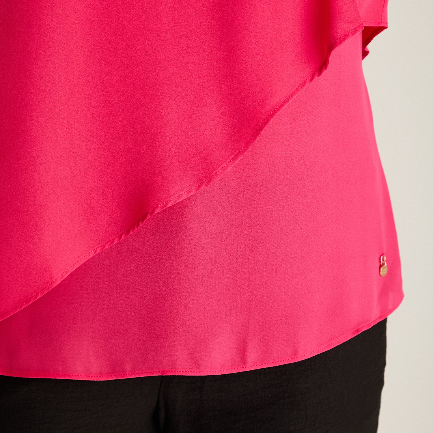 Blusa Fucsia Asimétrica Cuello V - Imagen 3
