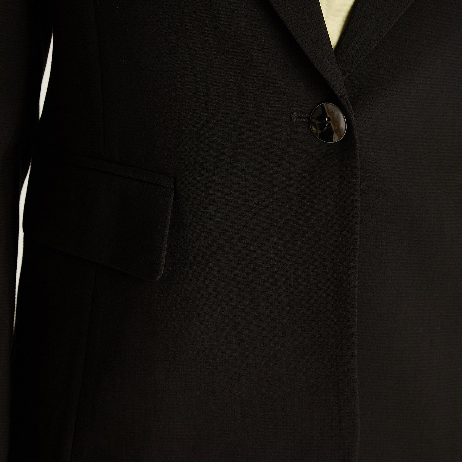 Blazer Negro con Solapa Clásica - Imagen 3